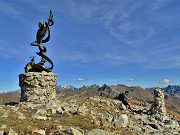58 All'Angelo delle Cadelle  (2483 m) con vista verso le Orobie